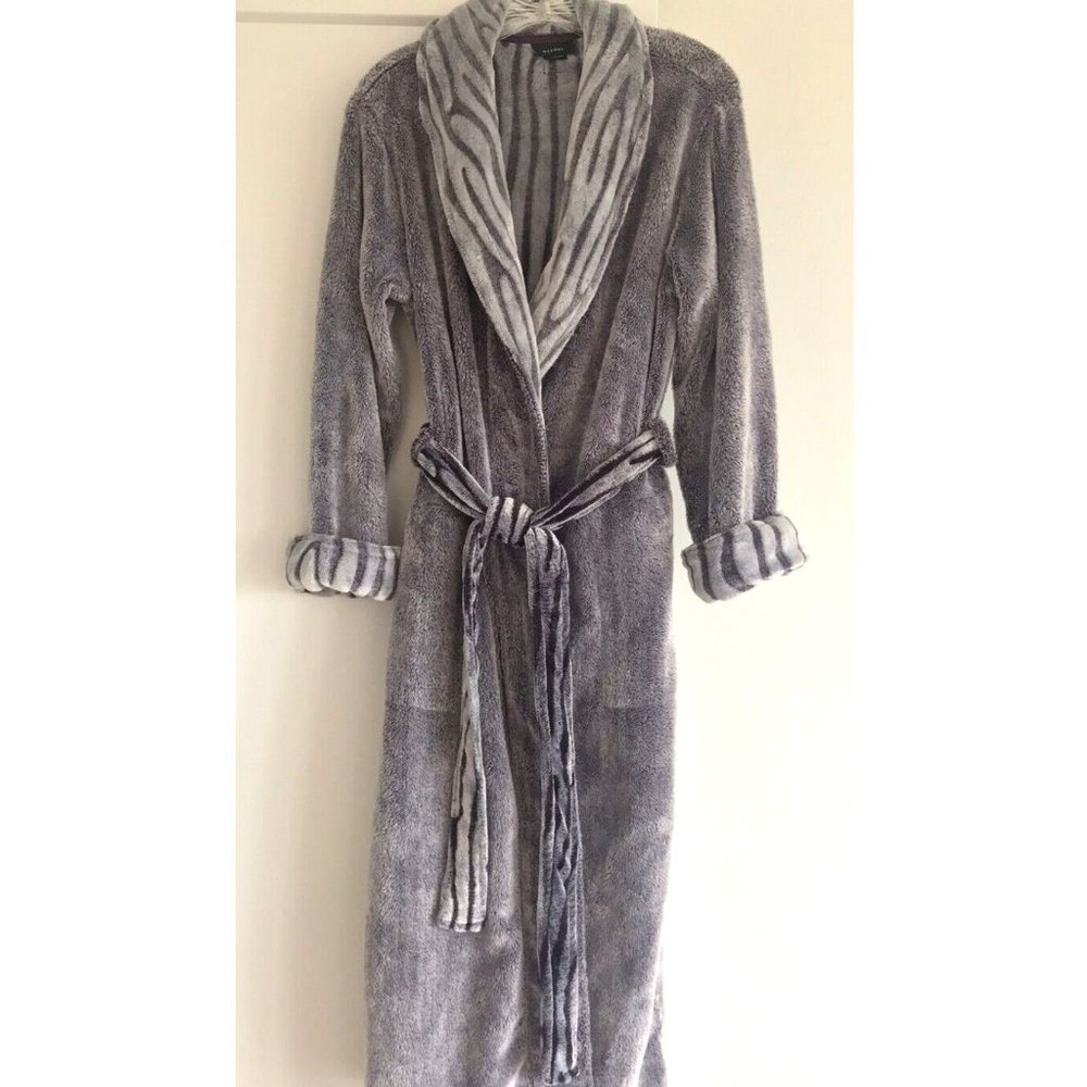 Super Soft and Cozy Natori Dusty Purple Animal Print Plush Robe Sz S EUC!